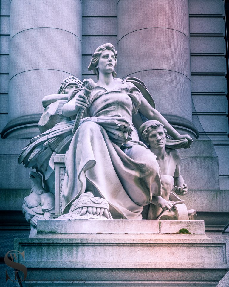1 1 Statues National Archives NYC_2.jpg