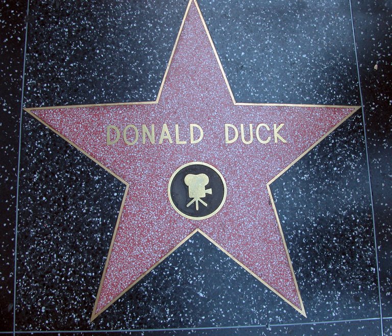 1920pxDonald_Duck_Star_on_the_Walk_of_Fame.JPG