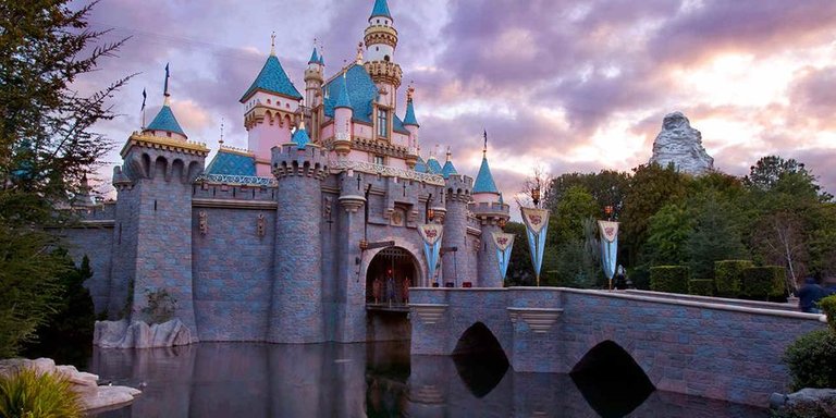 VC_CaliforniaCastles_Module_SleepingBeautyCastle_Supplied_Disney_3_11_DCA_00870-2_1280x640.jpg