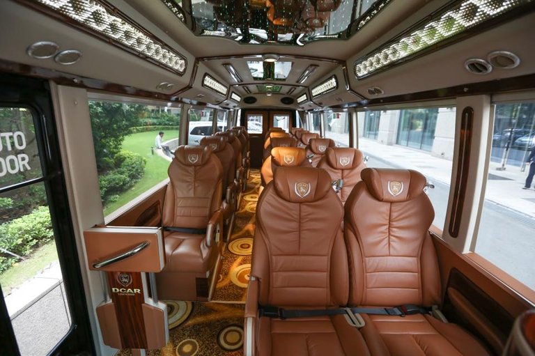 Fuso limousine Dcar 19 seats.jpg