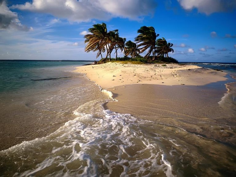 Caribbean_Island_1600 x 1200.jpg