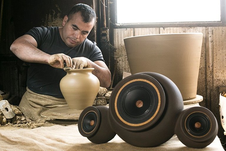 clay-speakers-mapuguaquen-designboom-010.jpg