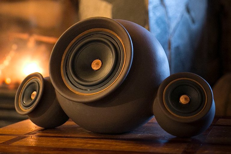 clay-speakers-mapuguaquen-designboom-02.jpg
