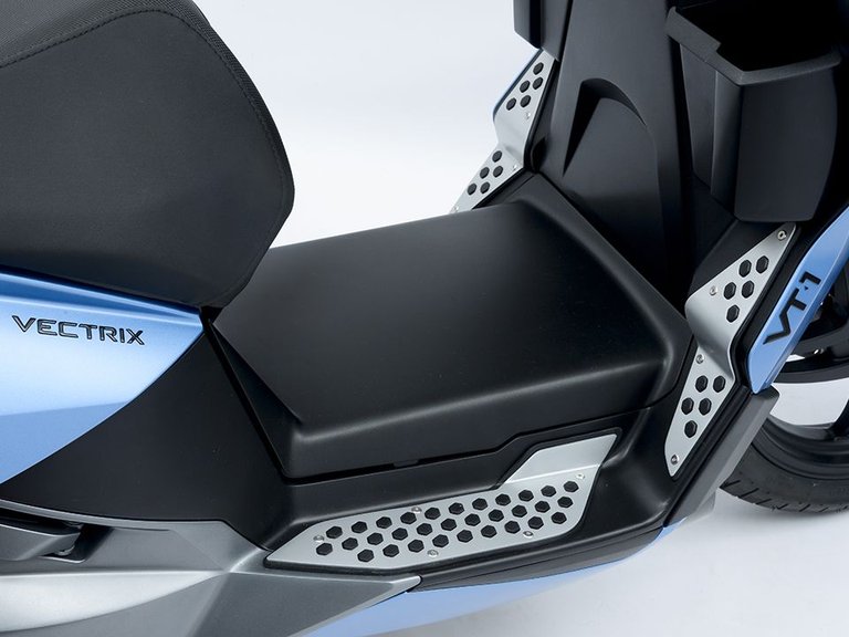 vtrxseat-view-2-wheel-field_seo_keywords-formatted.jpg