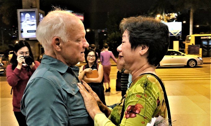 Lan met Ken at Tan Son Nhat International Airport on September 12, 2019. Photo by VnExpress/Hien Duc.