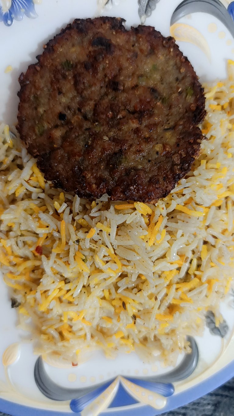 Fresh and colourful pulao with Spicy chapli kbab