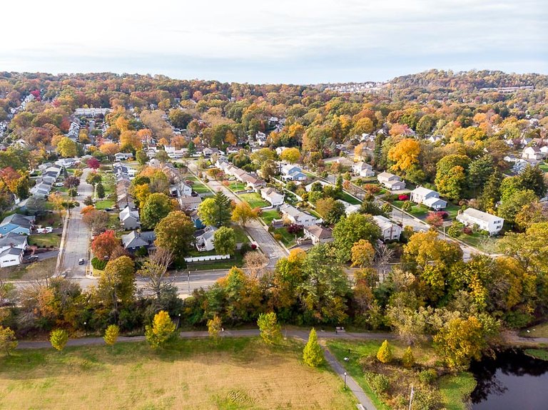 colonphoto-com-009-foliage-autumn-season-Verona-Park-in-New-Jersey-20191025-DJI-0802