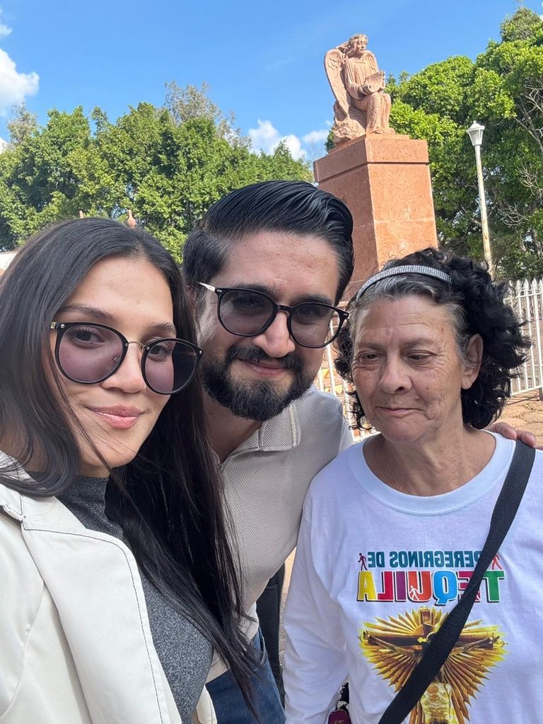 Beautiful Moments with Love and Family • Bellos Momentos con Amor y Familia