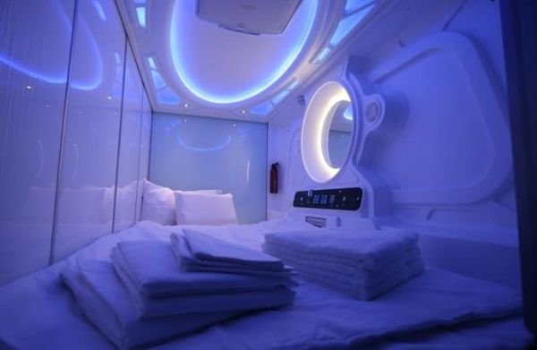 https://www.google.com/amp/s/buenavibra.es/por-el-mundo/dormir/subspace-el-hotel-espacial-donde-se-duerme-en-capsulas-en-lugar-de-habitaciones/amp/