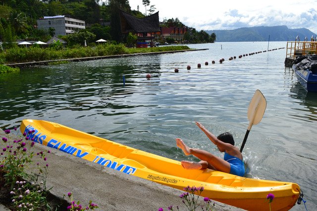 falling from canoe