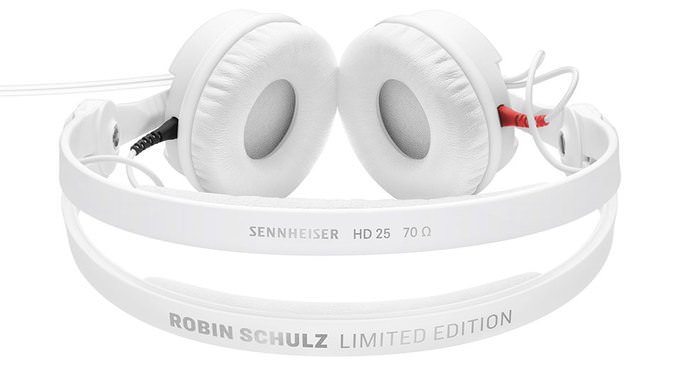 x1_tablet_Sennheiser_HD_25_White_Limited_Edition_Media_Gallery_2.jpg