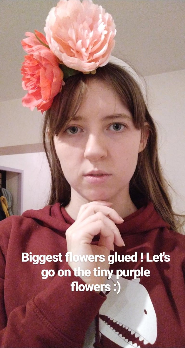 The big flowers glued on headband