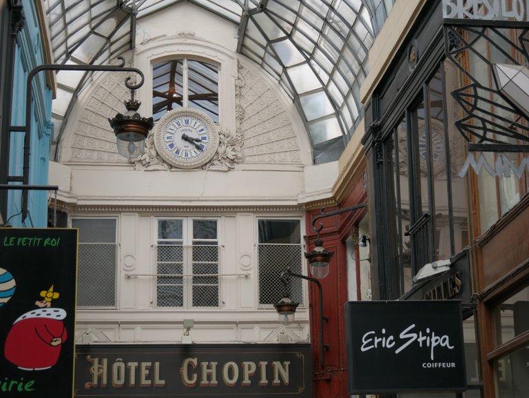 Horloge du Passage Jouffroy