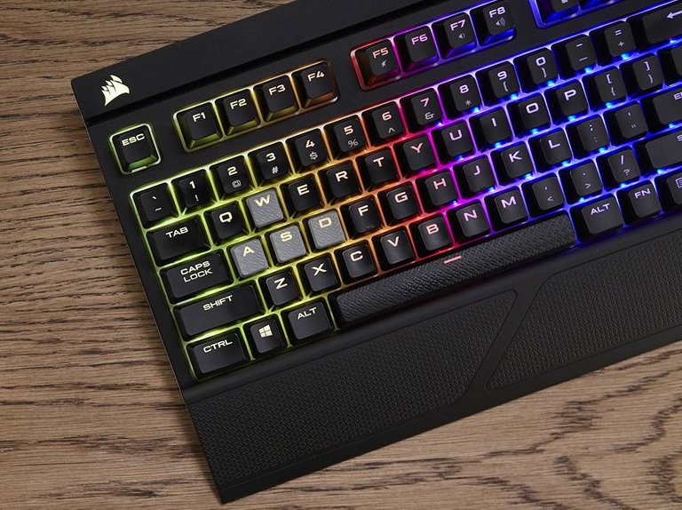 Corsair-Strafe-RGB-Silent-Press-Shot.jpg