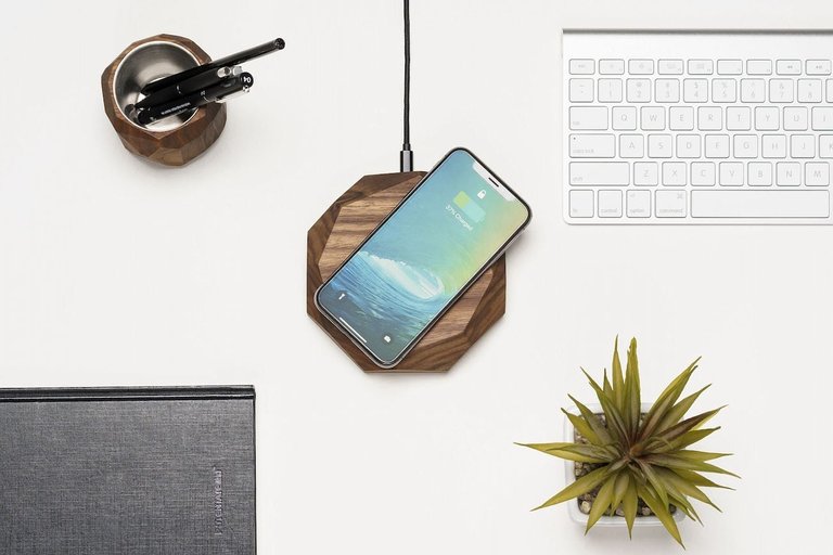 Oakywood-Wood-Wireless-Charger-01.jpg