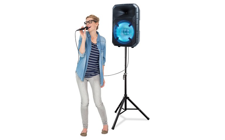 TotalPAMax_Hero_Stand_Singer_Web_RGB1.jpg