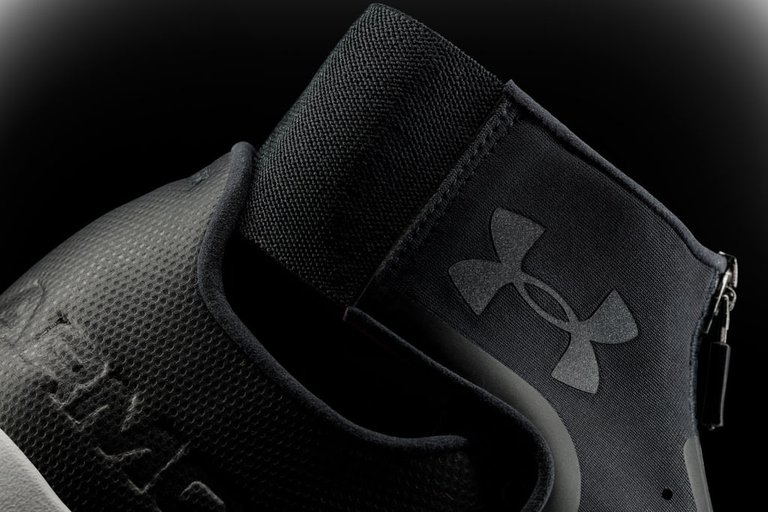 Under-armour-ArchiTech-Futurista_04.jpg