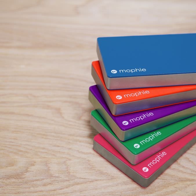 pwrstion-mini-all_colors_charging-iphone5s_2000px_676_676_80_s_c1.jpg