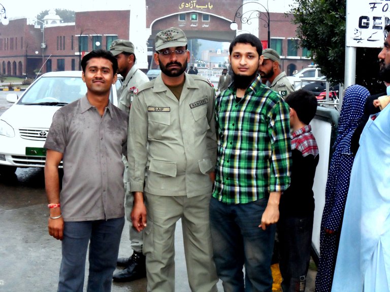 Abdul Moiz khanzada in Lahore