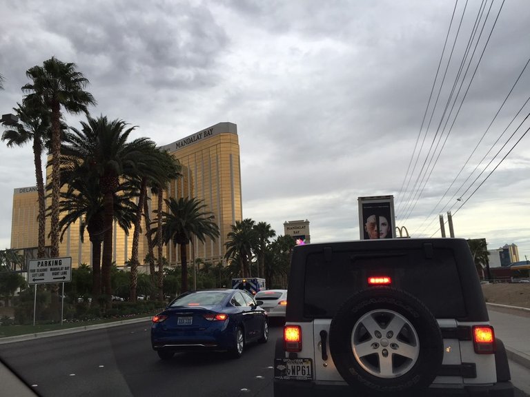 Ich vor dem Hard Rock Hotel in Las Vegas