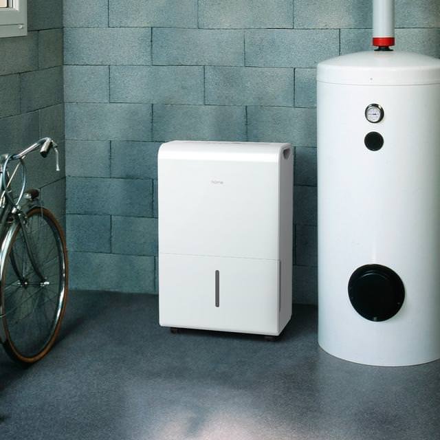 9-Web-Dehumidifier-Lifestyle_640x.jpg