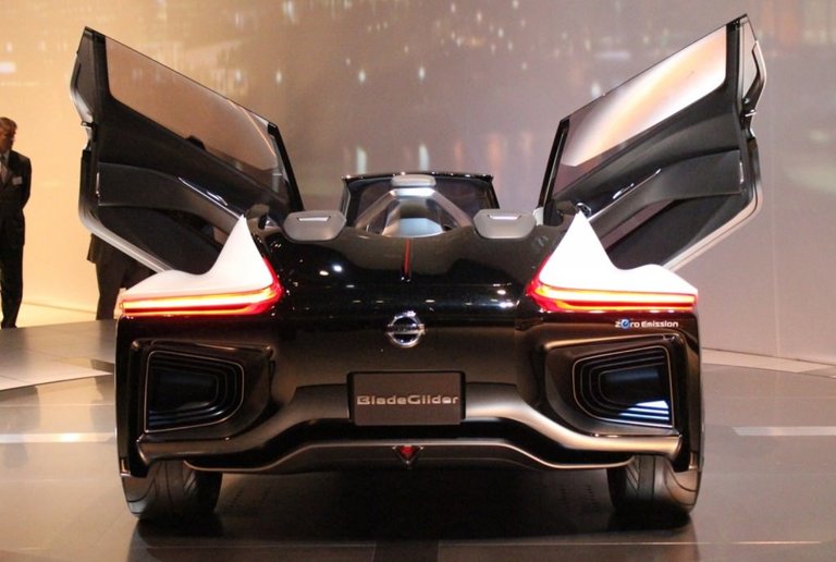 nissan-bladeglider-electric-sports-car-concept--2013-tokyo-motor-show-live-shots-preview-event_100446316_l.jpg