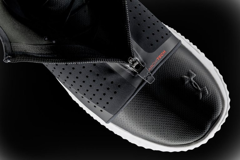 Under-armour-ArchiTech-Futurista_02.jpg