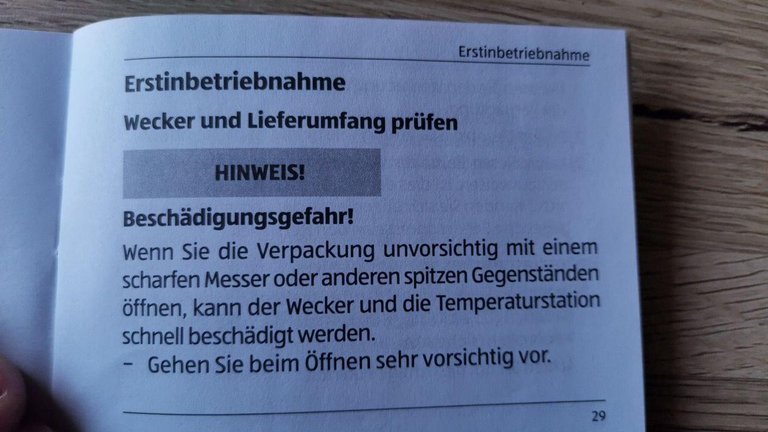 Denkste - auch hier wird nochmal auf die Gefahr des unvorsichtigen Öffnens der erpackung hingewiesen