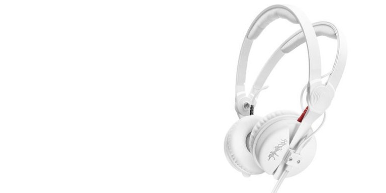 x1_mobile_Sennheiser_HD_25_White_Limited_Edition_Stage_image.jpg