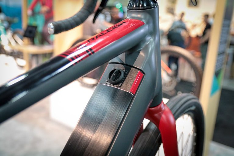 Raleigh-ebikes-izip-interbike-201720.jpg