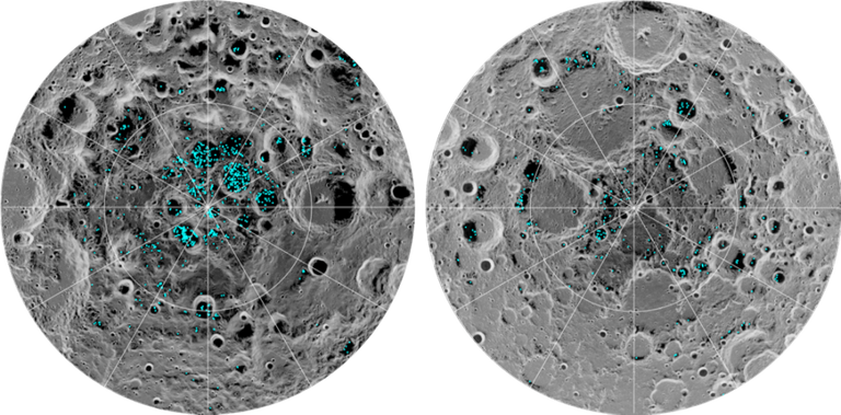 Bieguny księżyca. Niebieskie kropki to miejsca występowania wodnego lodu. Źródło: NASA