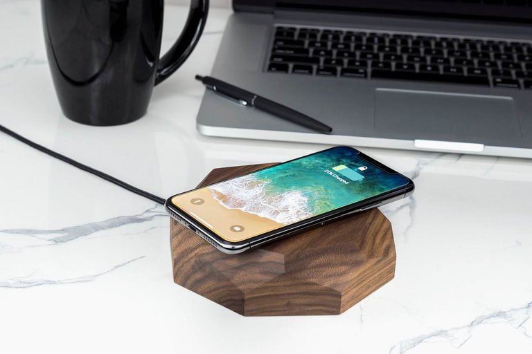 Oakywood-Wood-Wireless-Charger-03.jpg