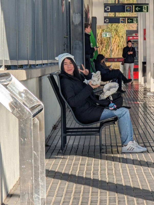 Hamburger Moment on a Bench 🍔 / Mi Momento con Hamburguesa 🍔