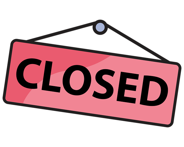 Image of a hanging "closed" sign