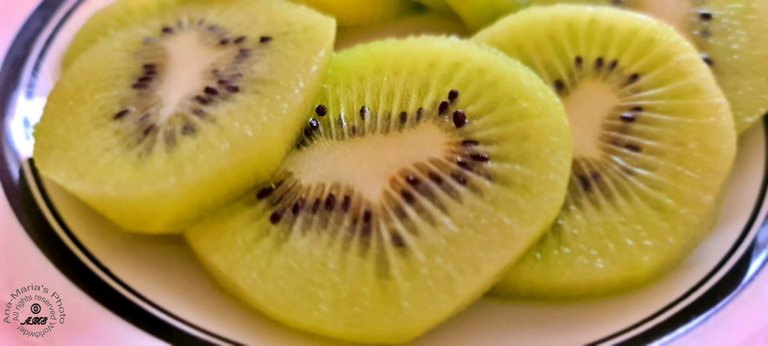 Kiwi slices