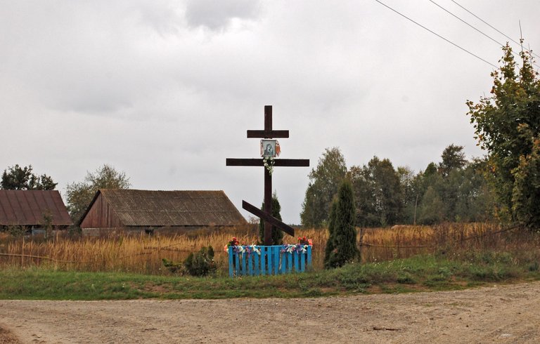 Krzyż na rozstaju dróg w Suszybabie