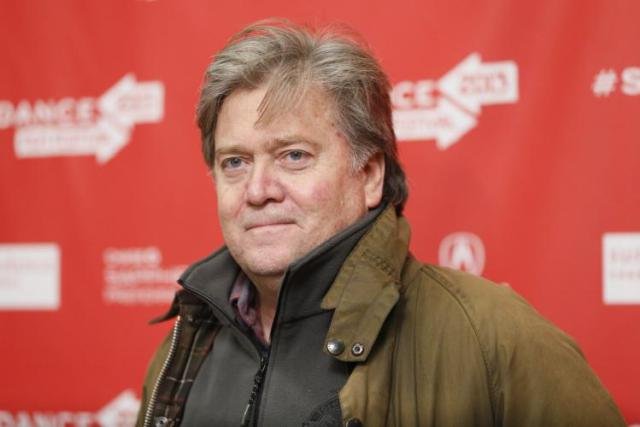 Trump adviser Steve Bannon steps down