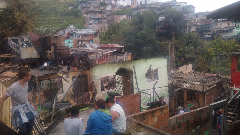 escuela contra la pobreza manizales