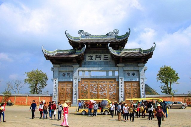 New Bai Dinh three entrance gate