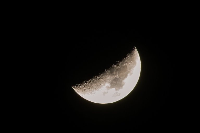 Moon by zorang