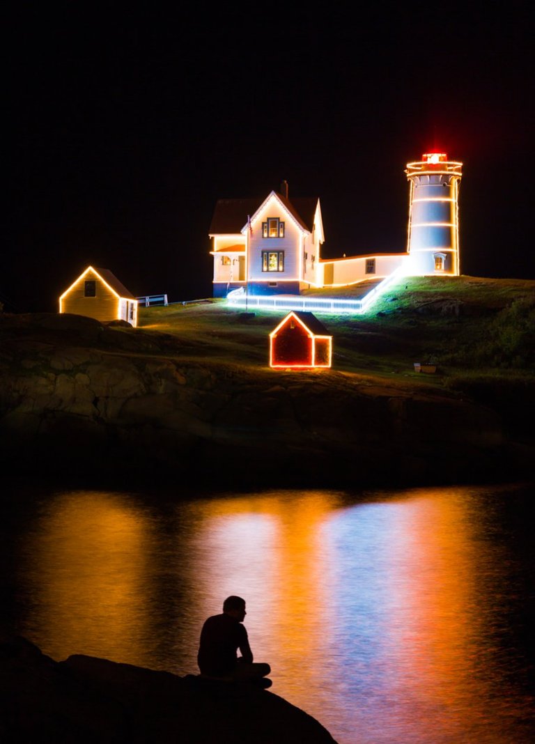 nubble lighthouse maine july christmas lights