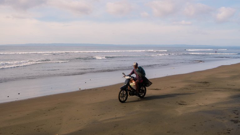 sublime_beach_walk_10.jpg