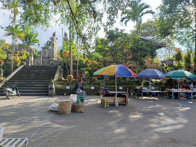 Experiencing the Ubud Morning Market with My Belgian Client