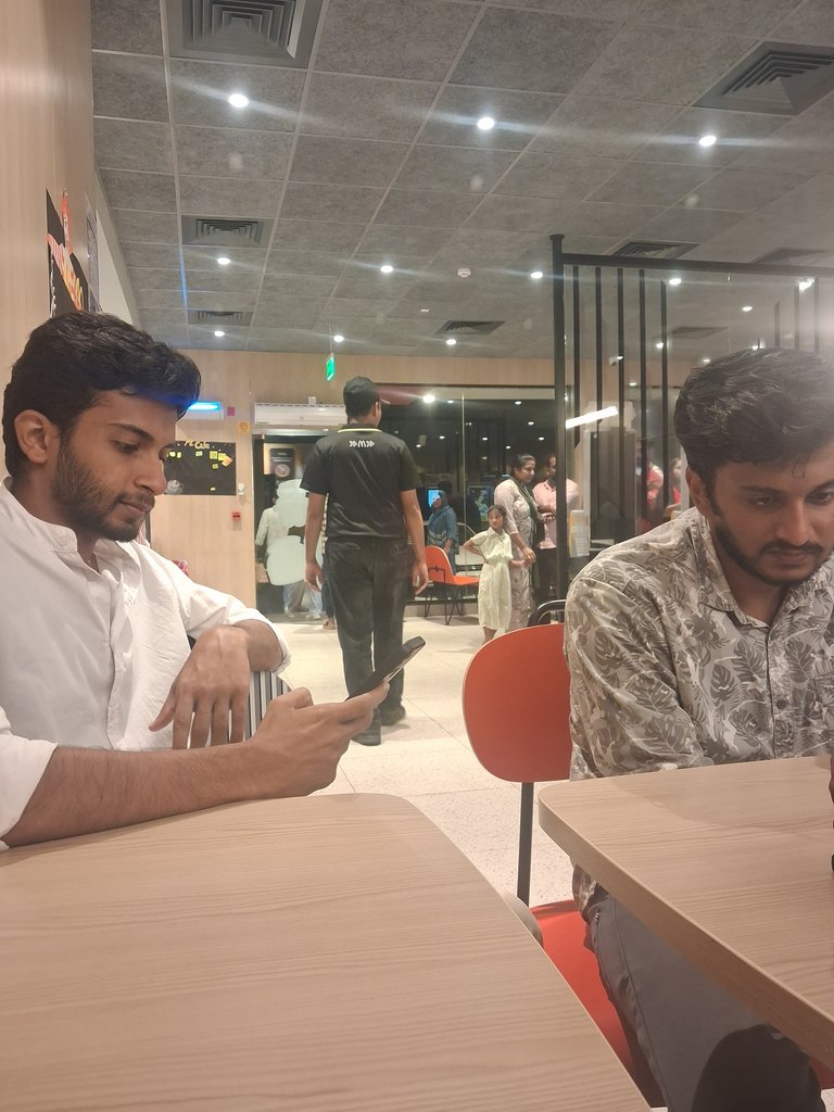 Before the arrival of food, my son's in their other option 