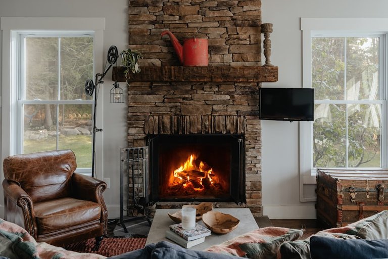 FIREPLACE - ZAPFICMONDAY 240 CHARACTER STORY