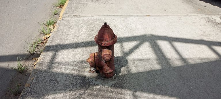Participation in the Shadowhunters SMASh Contest-Round 389. Hydrant and walkway. EN/ESP.
