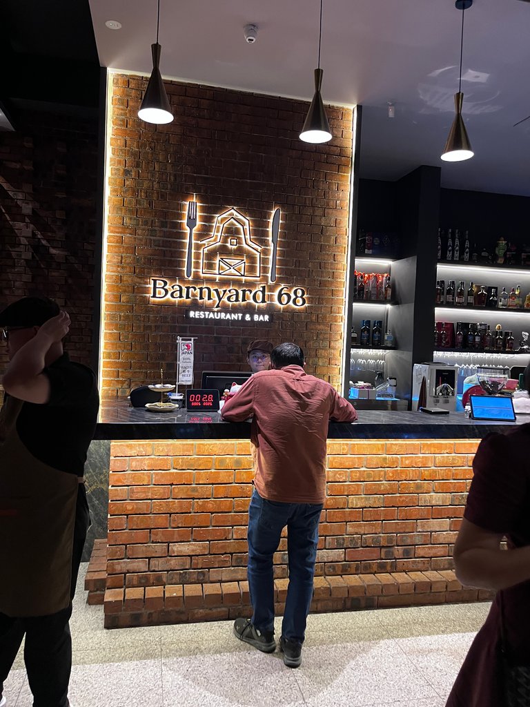 That was a night well spent with my wife at Barnyary 68. This is a place where you can bring your family and loved ones for dinner. Steaks are the flagship dishes here. Maybe a bottle of Champagne. 