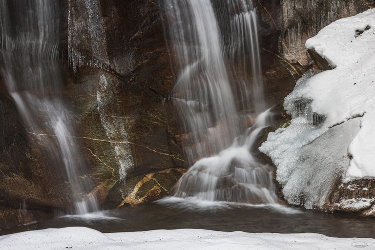 Wintertime: Freezing Water and Icy Waterfalls - Gößfälle / Maltatal - Johann Piber