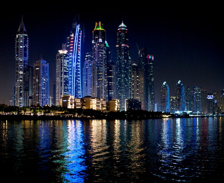 dubai_marina_pano_1_fb.jpg