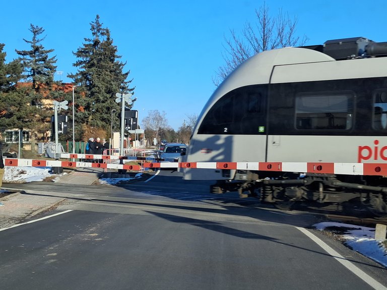 Vláčky a dělba práce mezi @kraki -ho a @krakonos -e